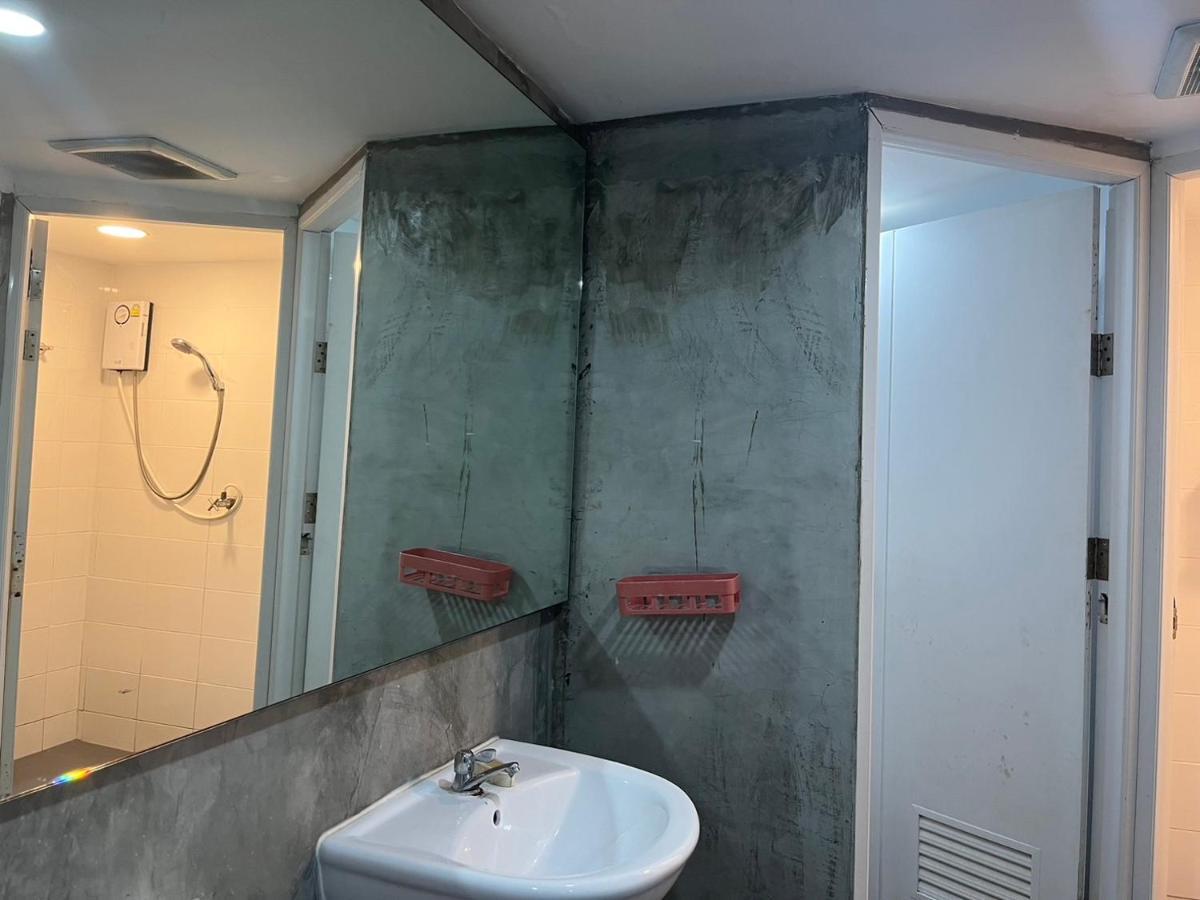 Owl'S Nest Suk 30 Hostel Bangkok Exterior photo