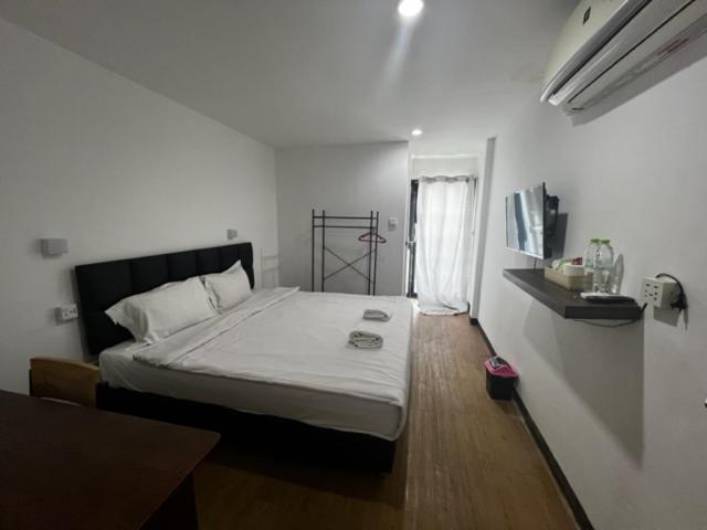 Owl'S Nest Suk 30 Hostel Bangkok Exterior photo